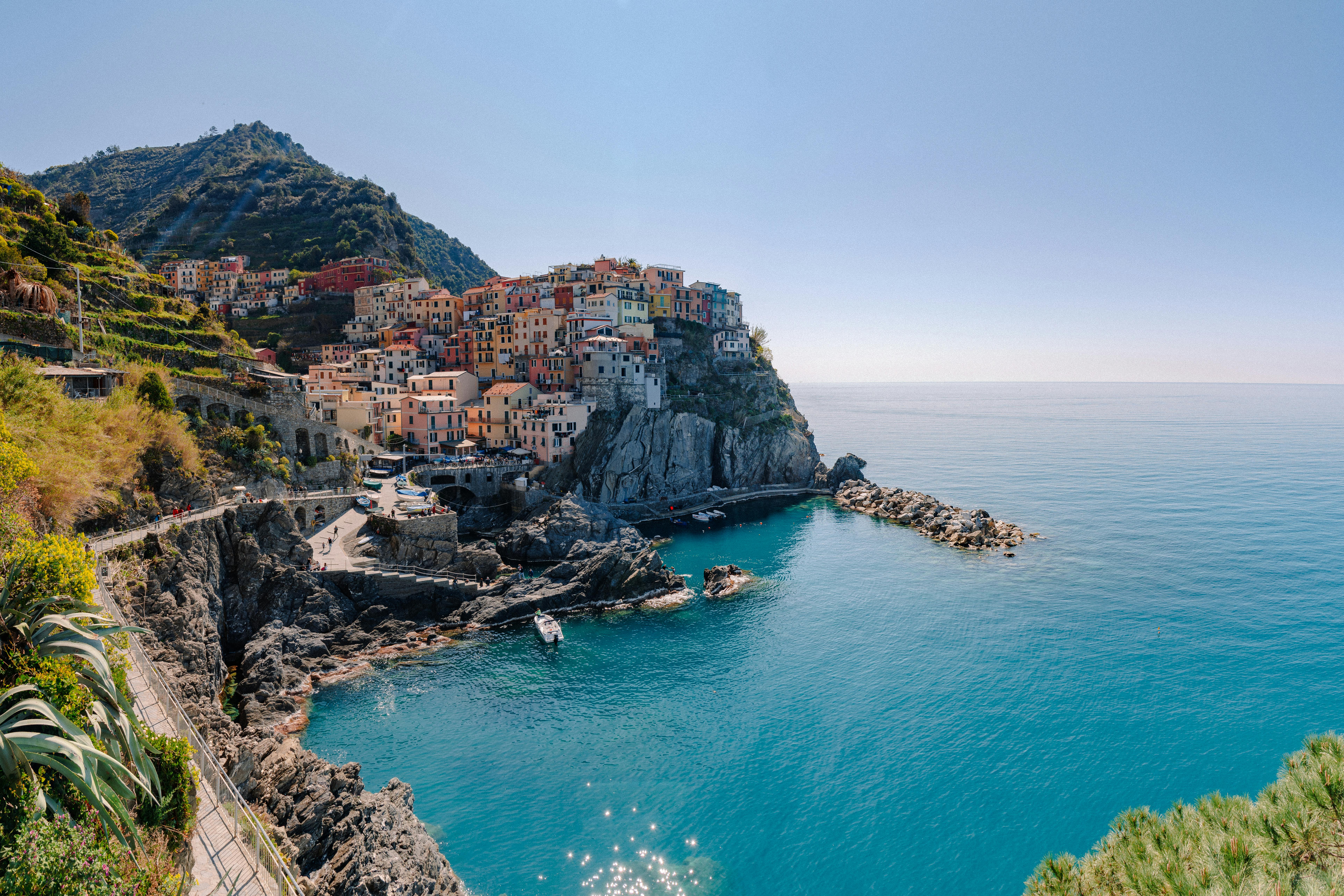 Discovering the Enchanting Coastal Towns of Cinque Terre: A Guide to Unforgettable Tourism
